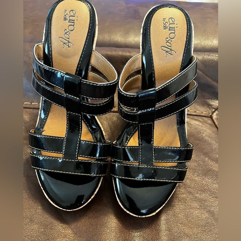 Euro Soft Women’s Cork Wedge Sandals Blk Faux Patent Leather Size 6M EUC
